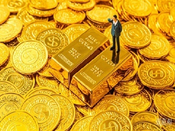 歼-15雨中显雄风，西太平洋带弹驱离外机